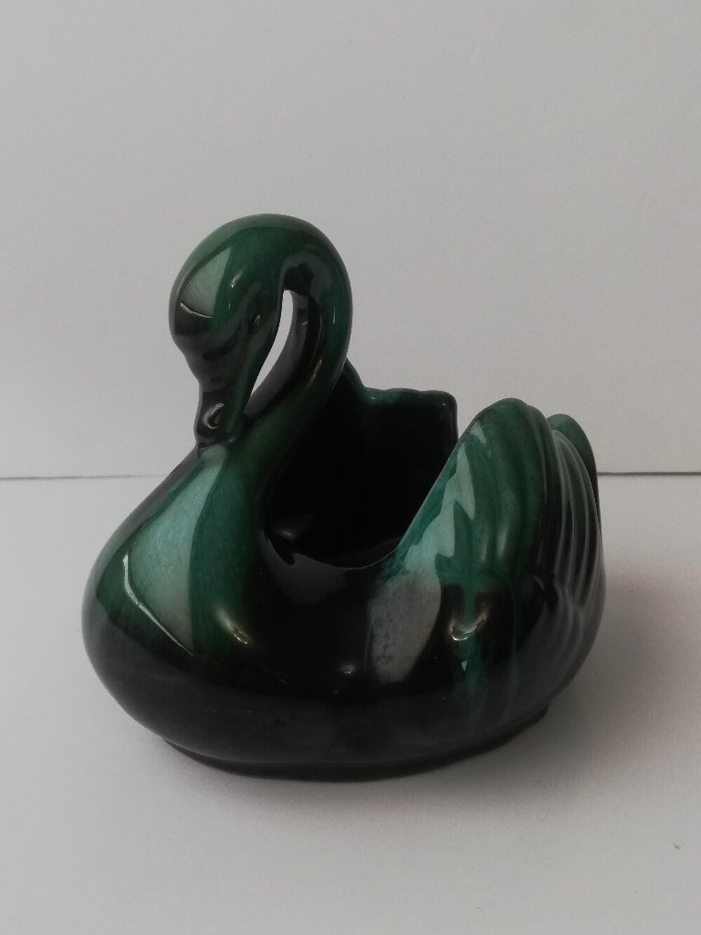 Vintage Blue Mountain Pottery Swan Planter / Candy Dish – Excellent Condition